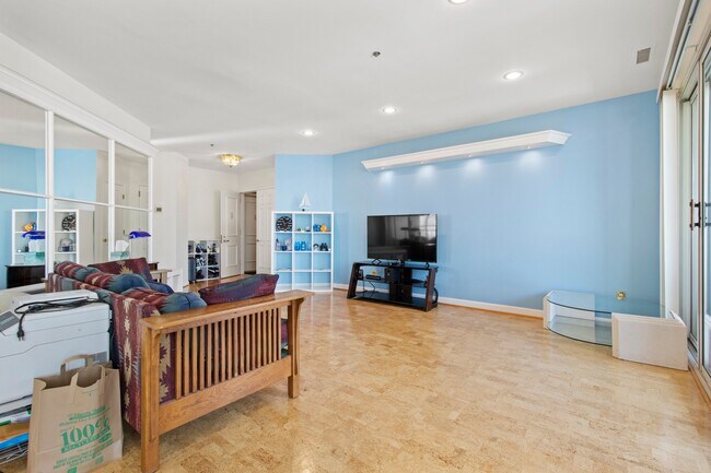 Photo - 100 Harborview Dr