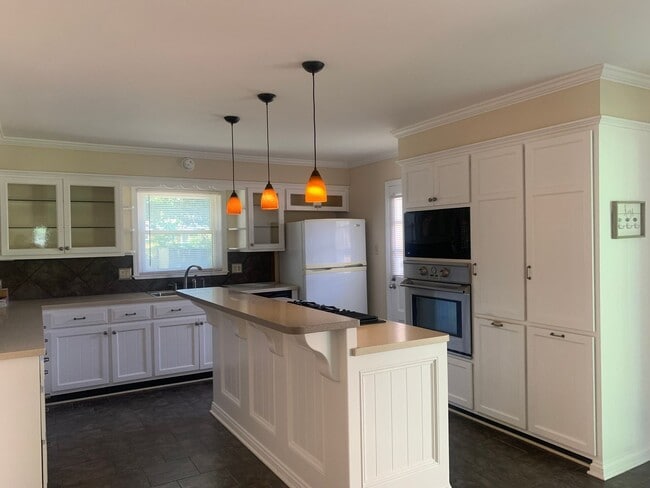 Photo - Gorgeous, Updated 3 Bedroom, 2 Bath Ranch ...