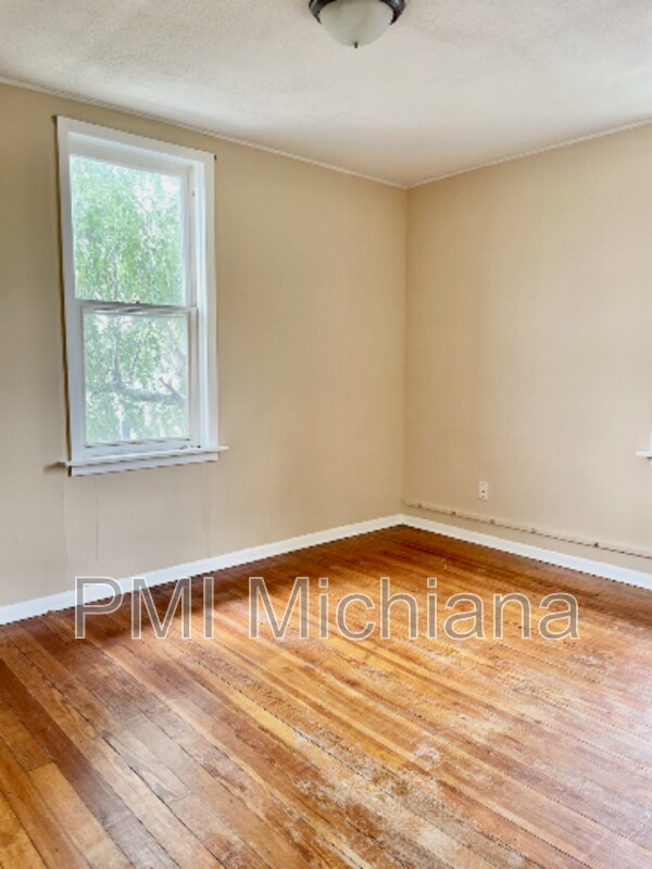 602 W 6th St Condo Unit 1/2 Condo for Rent in Mishawaka, IN