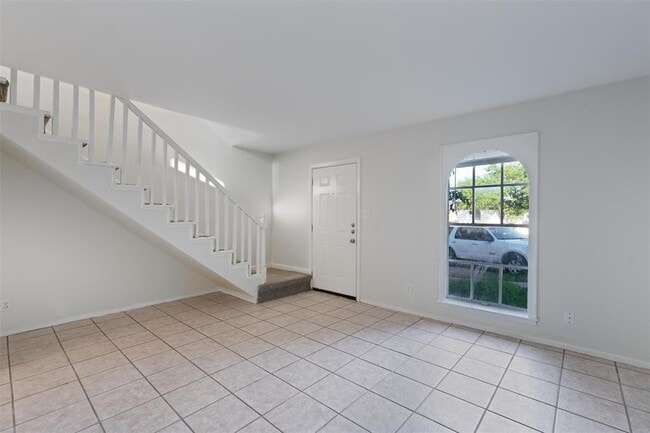 Photo - 5800 Belmoor Dr