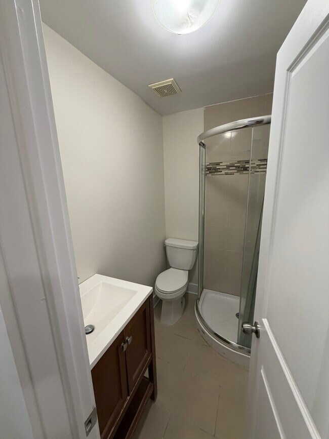 Photo - 466 Nelson St