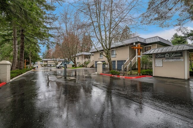 Building Photo - 2Bd/2Ba Bellevue Condo Unit D1