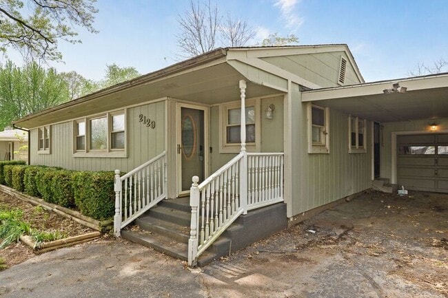 Photo - 2129 S Delaware Ave