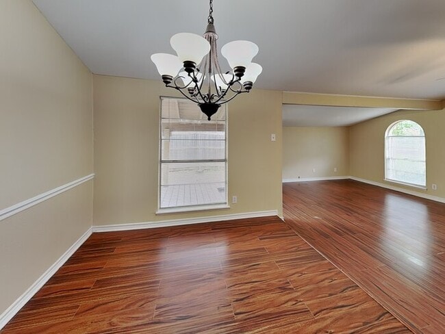 Photo - 1517 Camelia Dr