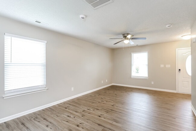 Photo - 1136 Ballina Way