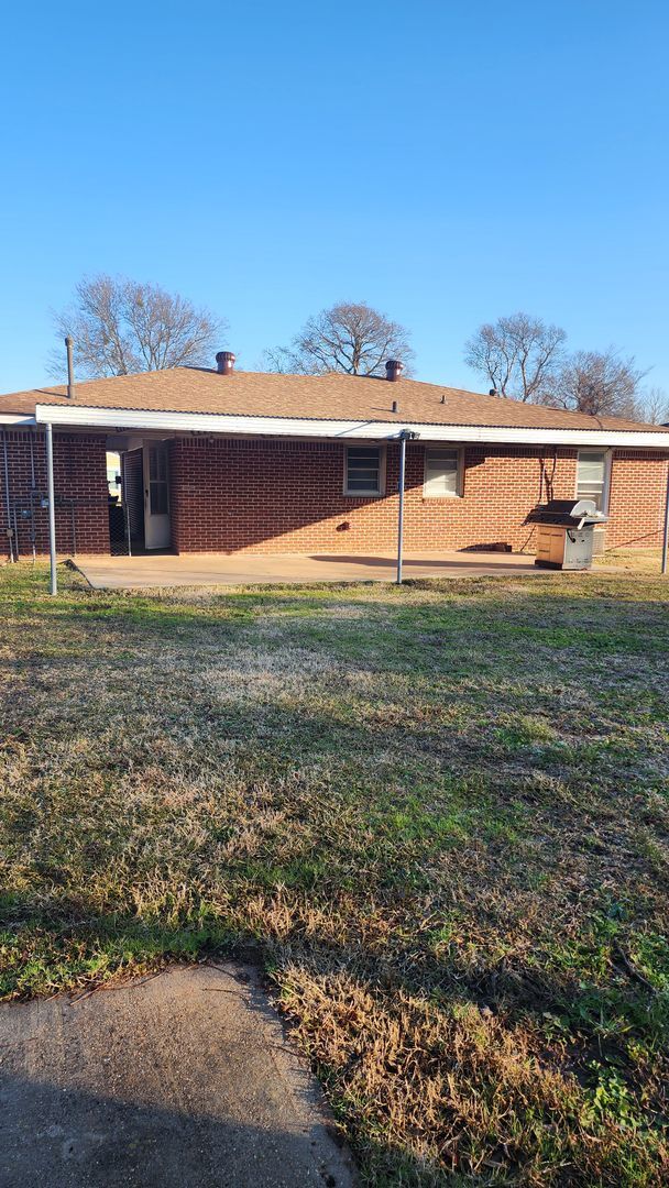 Photo - 3228 Sarah St