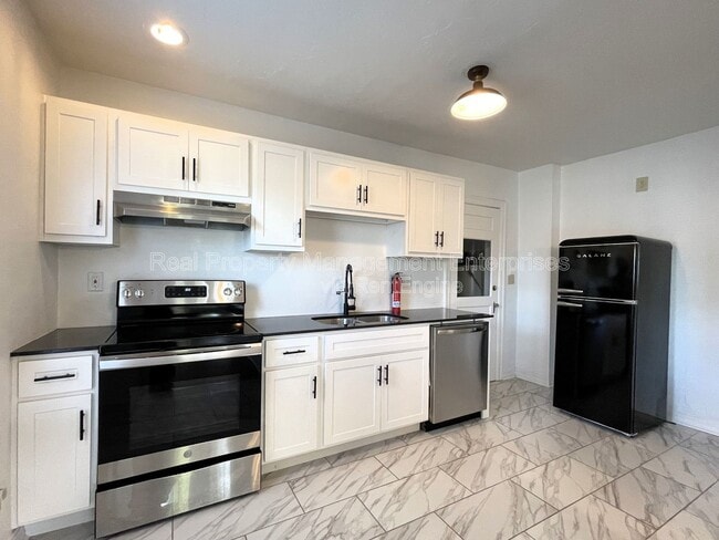 Photo - 735 NE 14th St