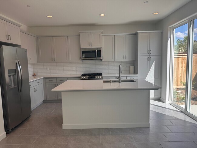 Photo - 696 Philip Way