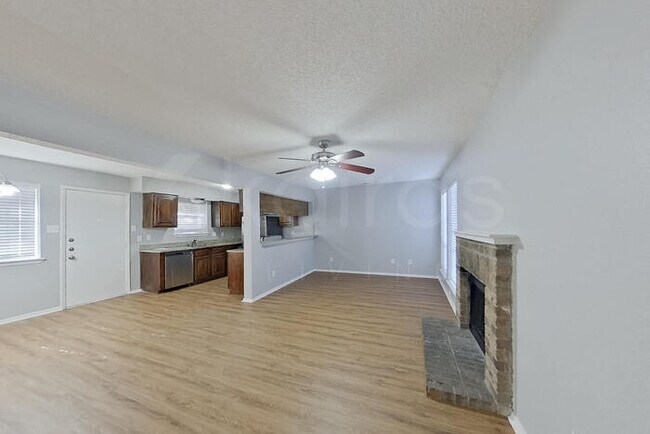 Photo - 2136 Woodnote Ln