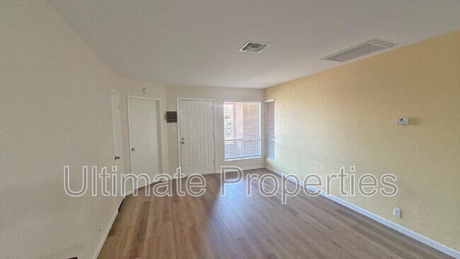 Photo - 409 W Pontiac Dr