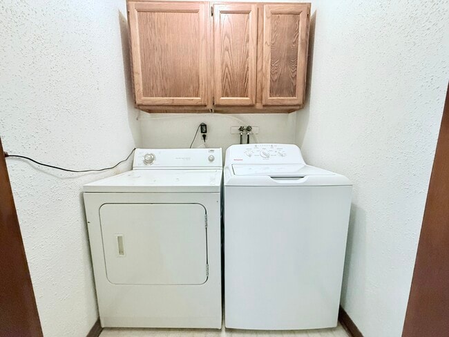 Laundry - 206 E Elm St Unit 206