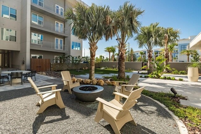 Photo - 11929 Pioneers Way Unidad C3