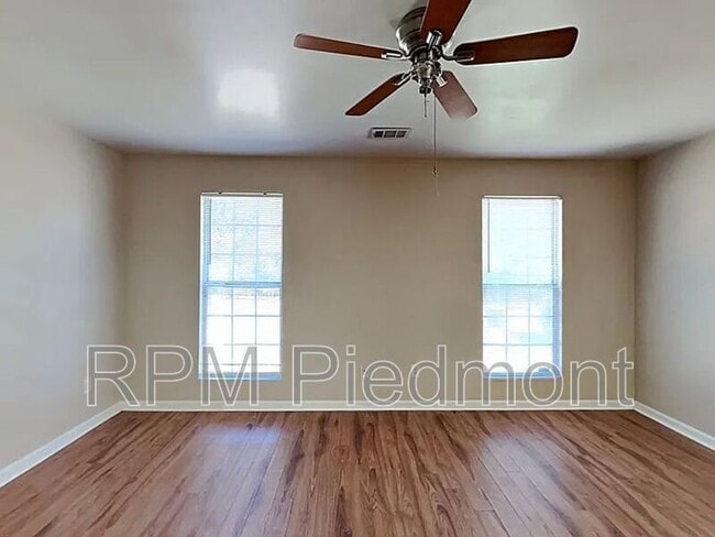 Photo - 213 Toby Springs Ln