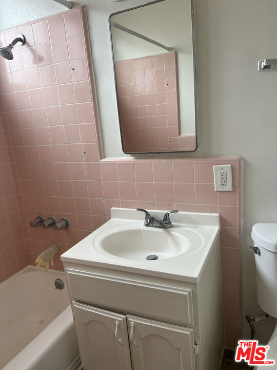 Photo - 620 Edgewood St