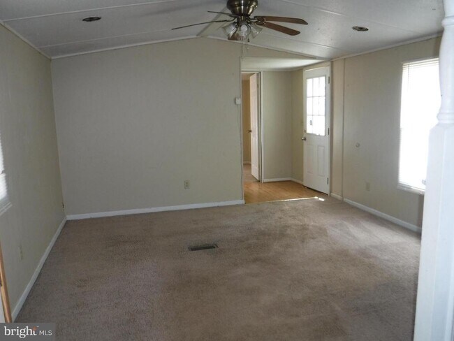 Photo - 47 Shamrock Ave