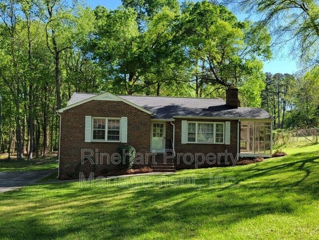 Building Photo - 3016 Hilton Rd