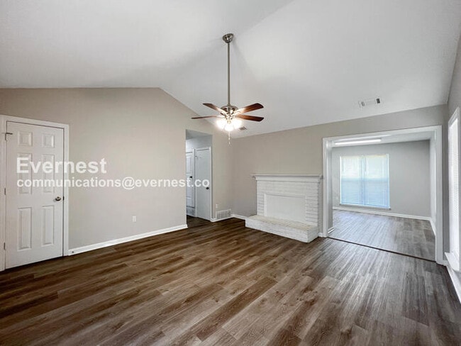 Photo - 886 Acorn Cove