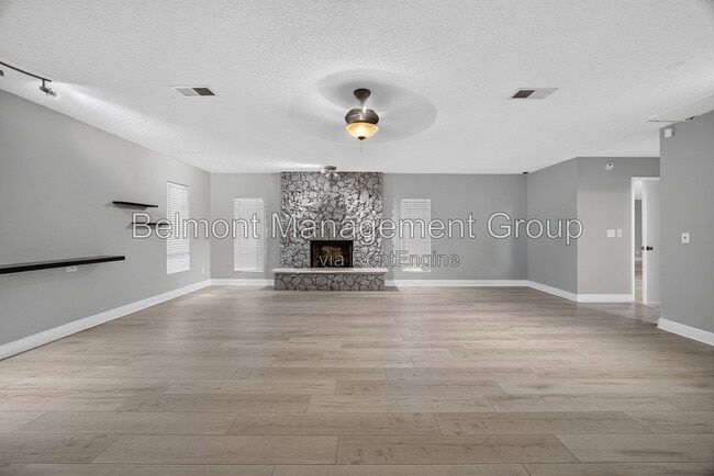 7606 Waunatta Ct
