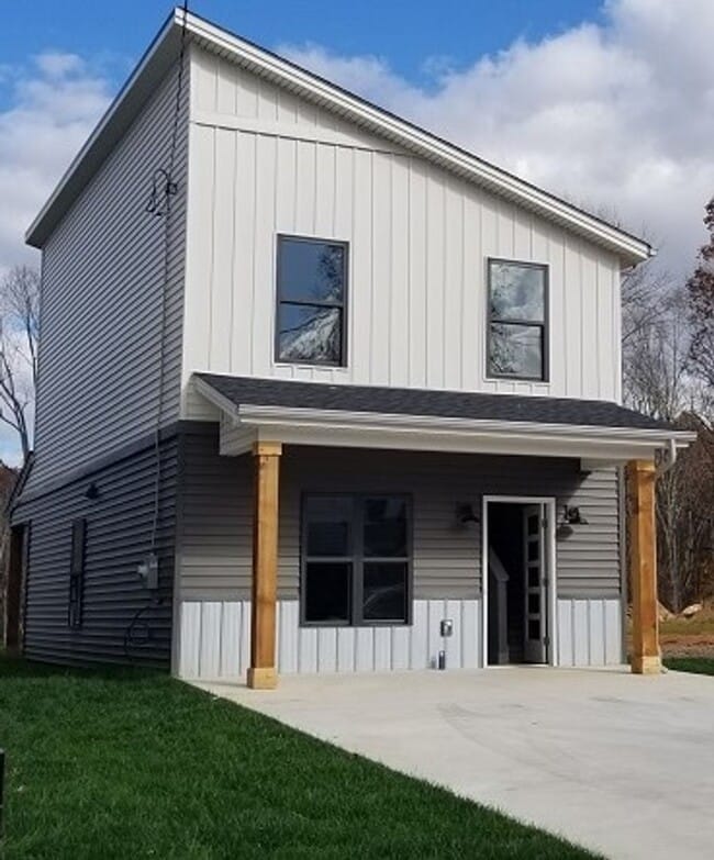 Stonehaven Subdivision - 3BR, 3BA SFH - Stonehaven Subdivision - 3BR, 3BA SFH House
