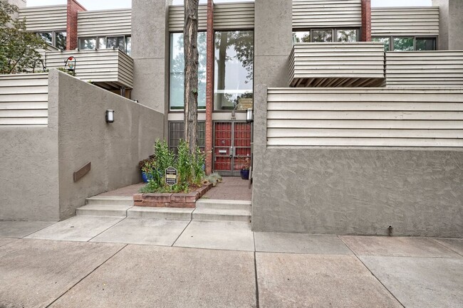 Photo - 468 Josephine St