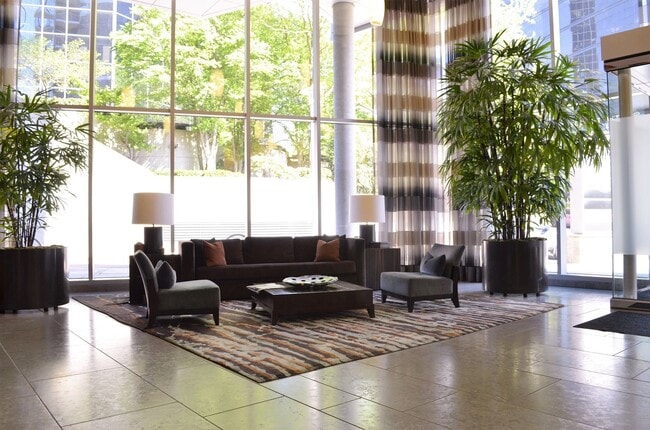 Photo - Luxury condo w/view, walking distance to Bellevue Sqaure