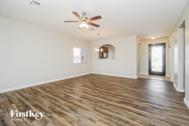 Photo - 677 W Mesquite Tree Ln