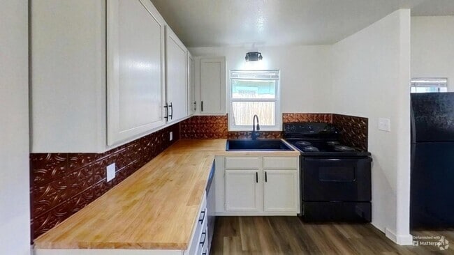 Building Photo - 160 S Fredericksburg St Rental