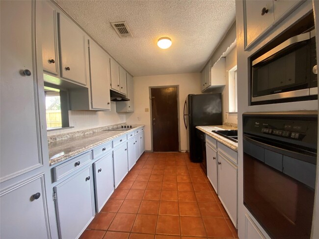 Photo - 815 Ramada Dr