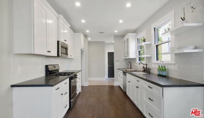 Photo - 854 Serrano Pl