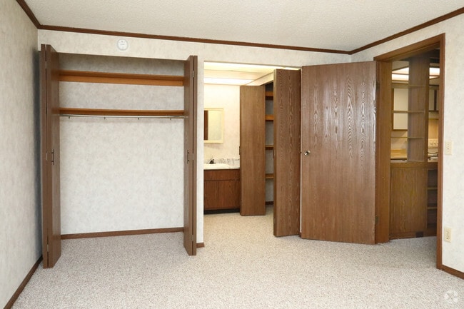 2 BR, 2 BA - 864 SF