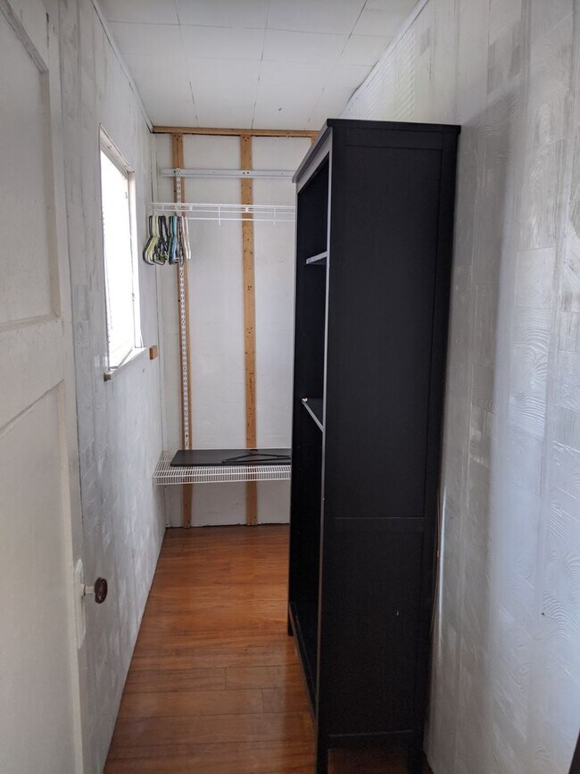 Photo - South Oakland Large and renovated 3 bedroom apartment Must SEE! Unit 2