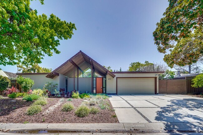 Building Photo - Absolutely Beautiful 5BR 3BA Eichler in th... Rental