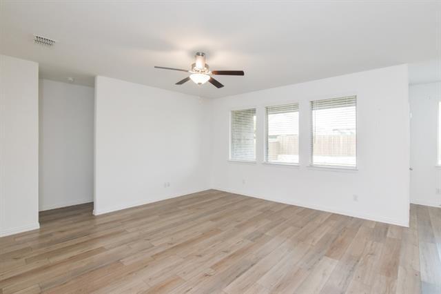 Photo - 504 Nolan Wy