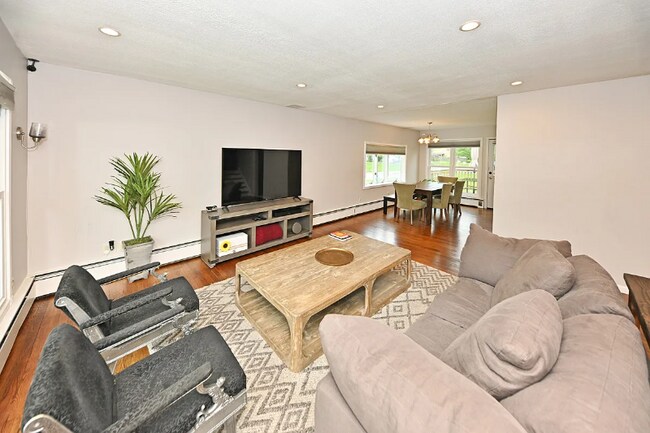 Photo - 220 Maple Ave