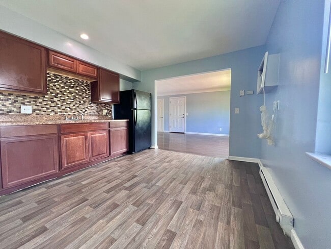 Photo - Section 8 APPROVED  3-bedroom Unit 2824 Westknolls Ln - 3