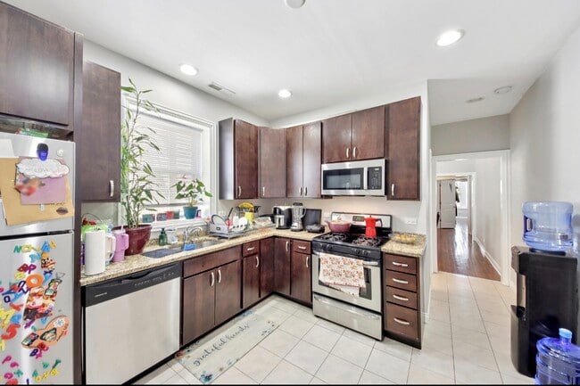 Photo - 5309 W Henderson St Unit 1