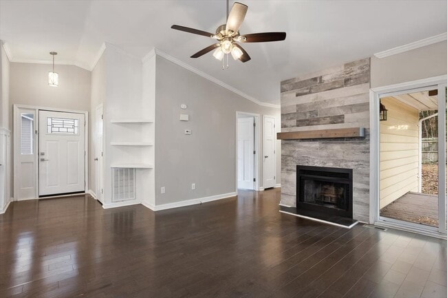 Photo - 2400 Calvert Dr