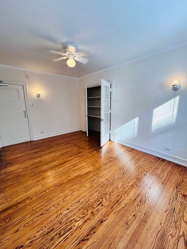 Photo - Winthrop Manor