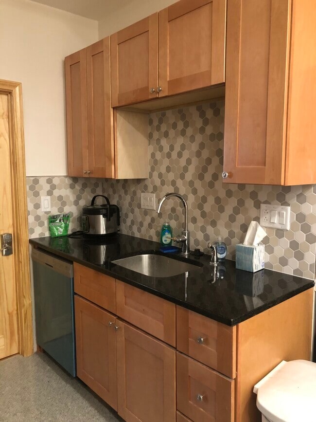 Building Photo - 20 Winthrop St Unit 1 Rental