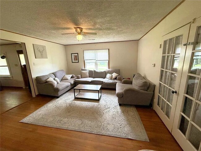 Photo - 415 W 9th St