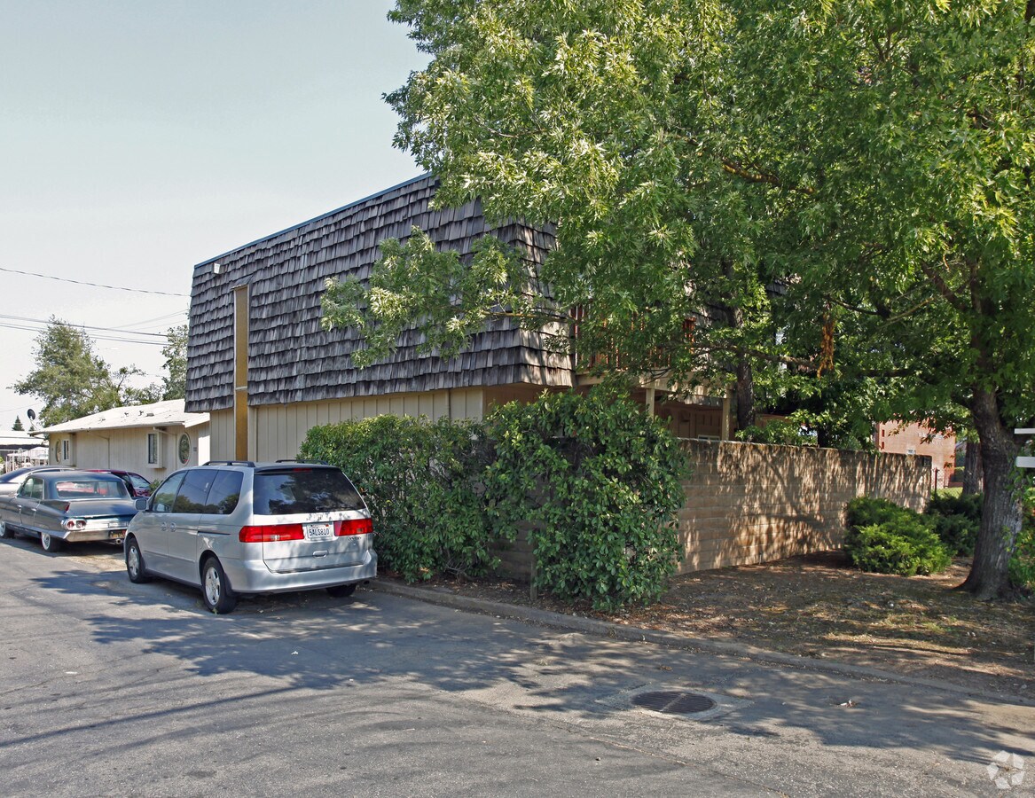 Photo - Walnut Gardens