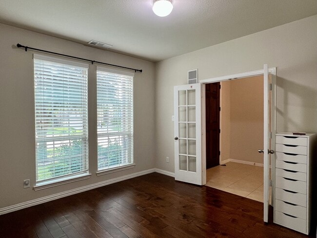 Photo - 2104 Indigo Dr