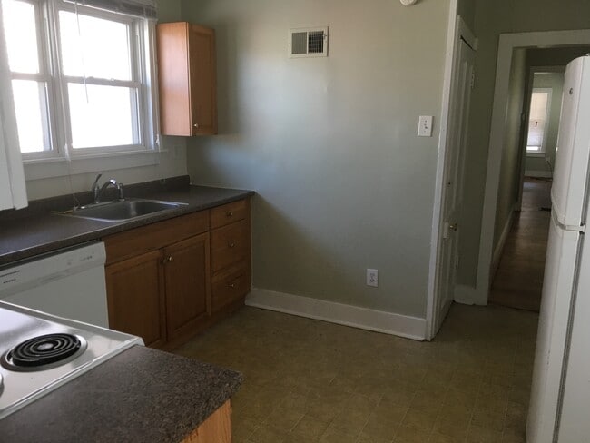 Photo - 70 New London Rd