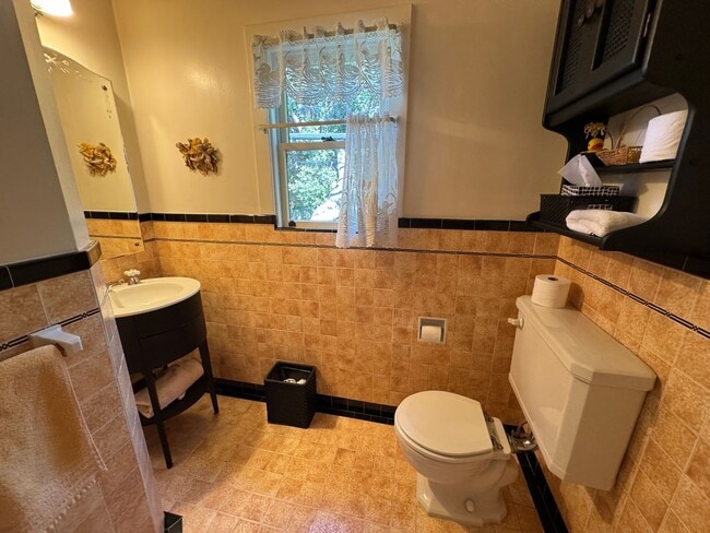 Photo - Spacious Spanish-Styled 3Bed/2Bath SFH For Rent in the Desirable City of Alameda, Ca!!!