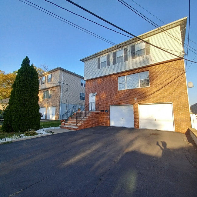 Building Photo - 1013 Walnut St.