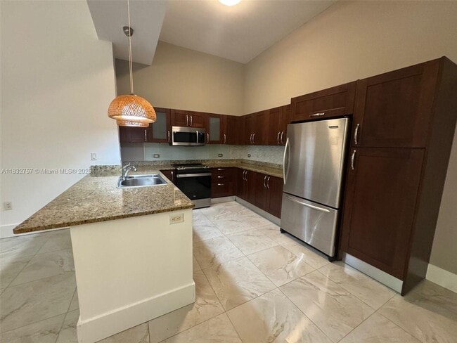 Building Photo - 20000 E Country Club Dr Unit 104 Rental