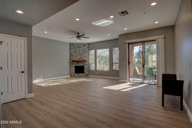 Building Photo - 16420 N Thompson Peak Pkwy Unit 1043