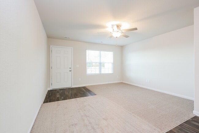 Photo - 2127 Southlea Dr
