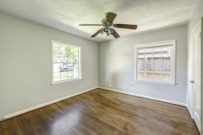 Photo - 4909 Cedar St
