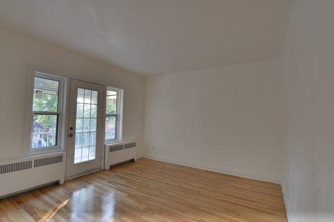 Building Photo - 973 Rue Tait Unit 3